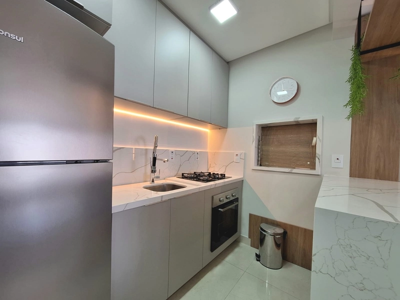 APARTAMENTO MOBILIADO E DECORADO COMPOSTO POR 02 DORMITÓRIOS: 2ª foto da galeria de imagens do imóvel