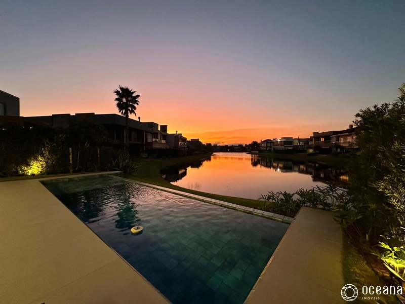 SOBRADO À VENDA COM VISTA INCRÍVEL PARA O LAGO: 1ª foto da galeria de imagens do imóvel