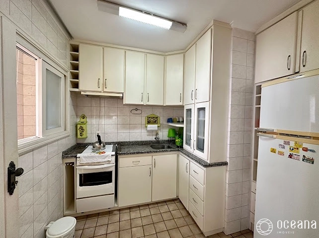 APARTAMENTO DE 02 DORMITÓRIOS MOBILIADO COM SACADA LATERAL!: 4ª foto da galeria de imagens do imóvel