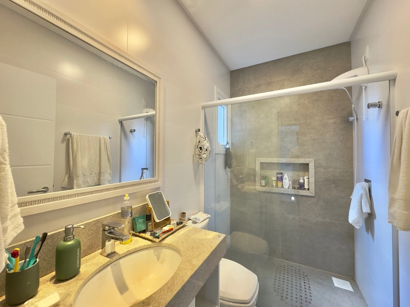 CASA EM COND. FECHADO COMPOSTA POR 05 SUÍTES - INFRA COMPLETA!: 2ª foto da galeria de imagens do imóvel
