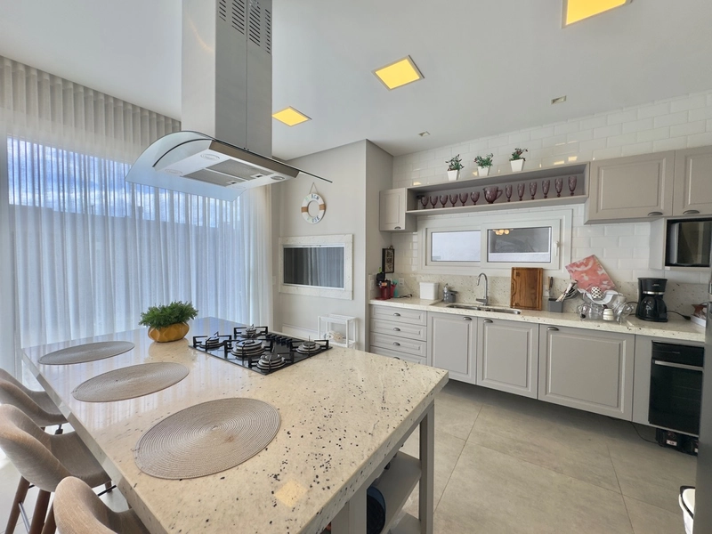 CASA EM COND. FECHADO COMPOSTA POR 05 SUÍTES - INFRA COMPLETA!: 3ª foto da galeria de imagens do imóvel