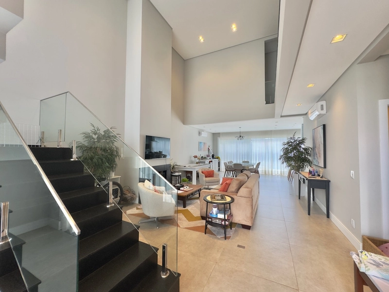 CASA EM COND. FECHADO COMPOSTA POR 05 SUÍTES - INFRA COMPLETA!: 4ª foto da galeria de imagens do imóvel