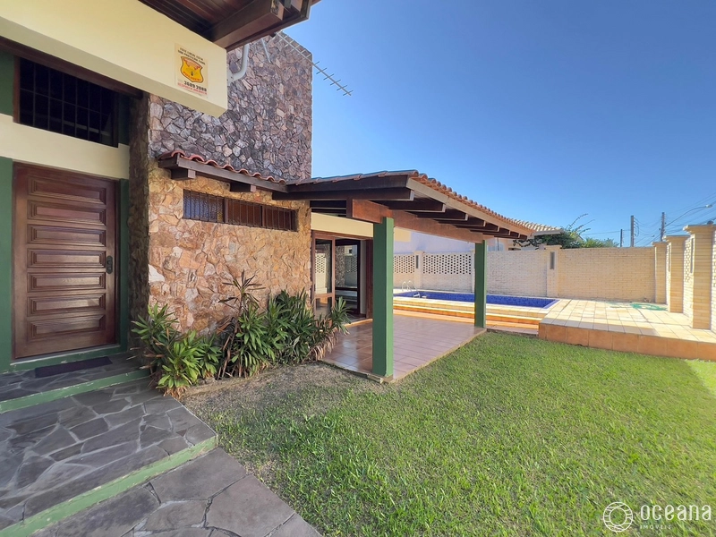 Casa à Venda no Centro de Xangri-Lá: 2ª foto da galeria de imagens do imóvel