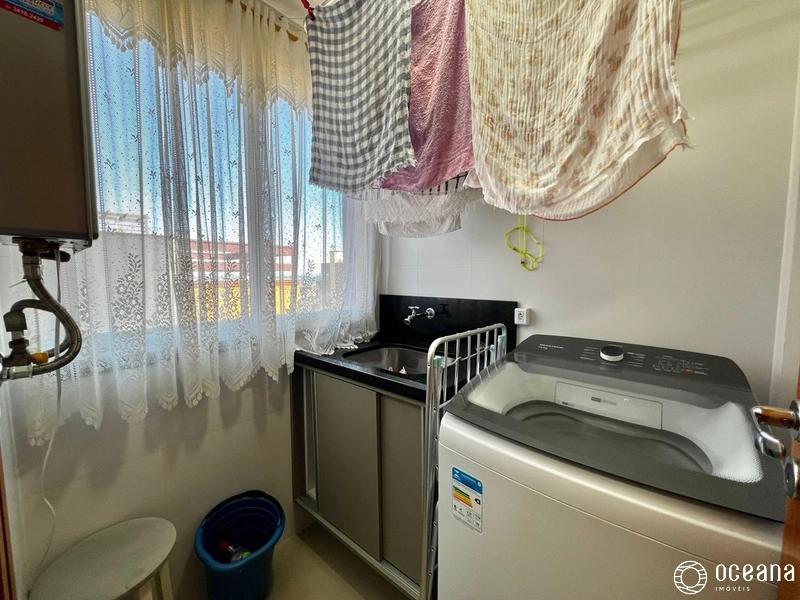 APARTAMENTO MOBILIADO E DECORADO DE 02 DORMITÓRIOS NO CENTRO DE CAPÃO!: 1ª foto da galeria de imagens do imóvel