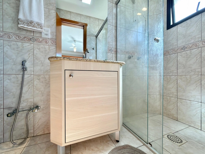 APARTAMENTO MOBILIADO DE 02 DORMITÓRIOS COM VISTA PARA  O  MAR!: 1ª foto da galeria de imagens do imóvel