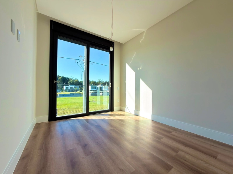 CASA COM 03 SUÍTES EM CONDOMÍNIO DE ALTO PADRÃO!: 4ª foto da galeria de imagens do imóvel
