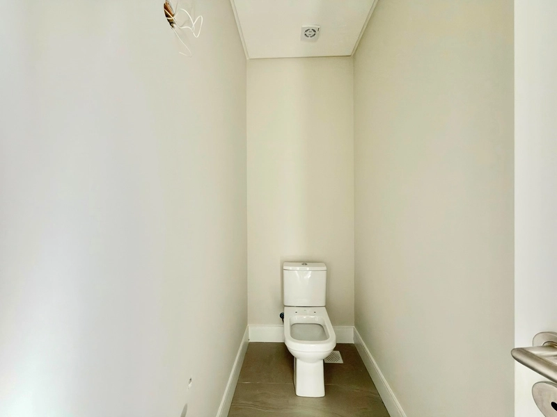 CASA COM 03 SUÍTES EM CONDOMÍNIO DE ALTO PADRÃO!: 2ª foto da galeria de imagens do imóvel