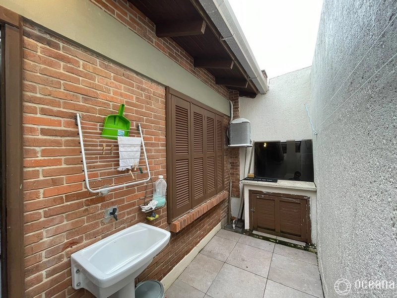 CASA PERTINHO DO MAR POR APENAS R$450.000,00: 8ª foto da galeria de imagens do imóvel