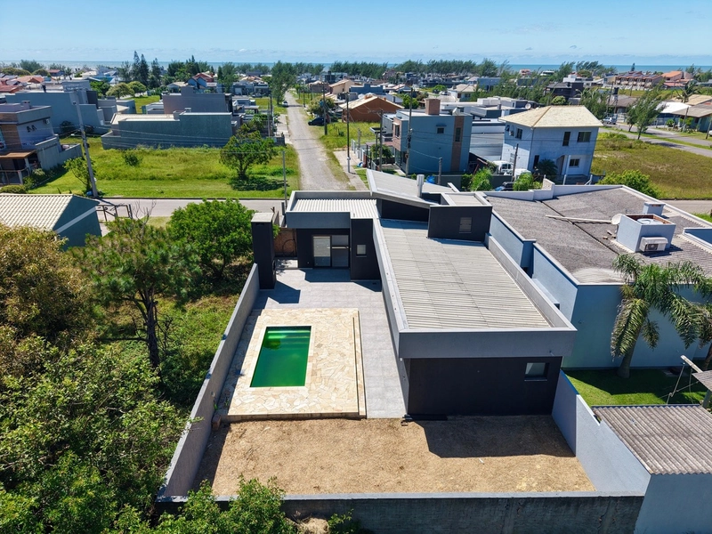 Casa Ampla Com Piscina - 2 Quadras Do Mar!: 15ª foto da galeria de imagens do imóvel