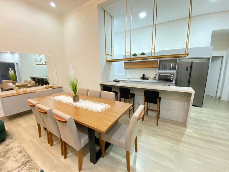 CASA COM 04 SUÍTES MOB. & DECORADA EM COND. FECHADO: 5ª foto da galeria de imagens do imóvel