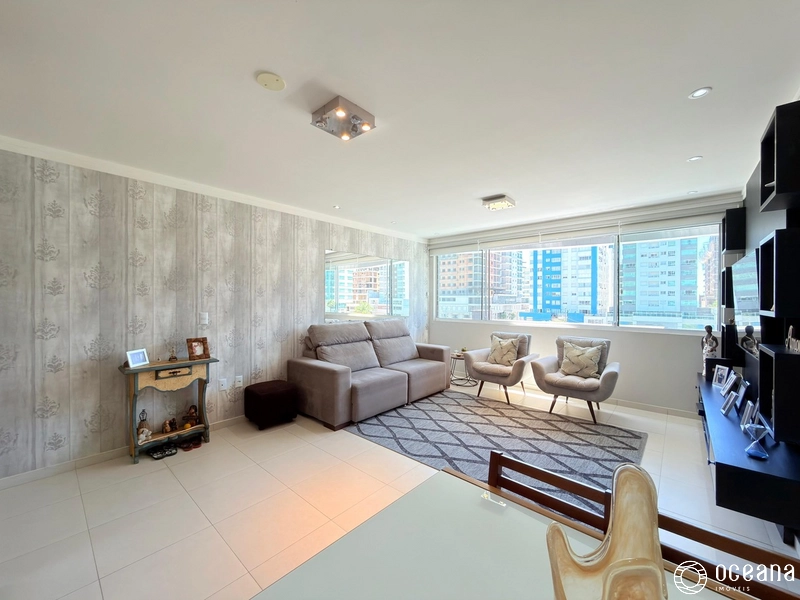 APARTAMENTO À VENDA DE 03 DORMITÓRIOS DE FRENTE PARA PRAÇA: 1ª foto da galeria de imagens do imóvel