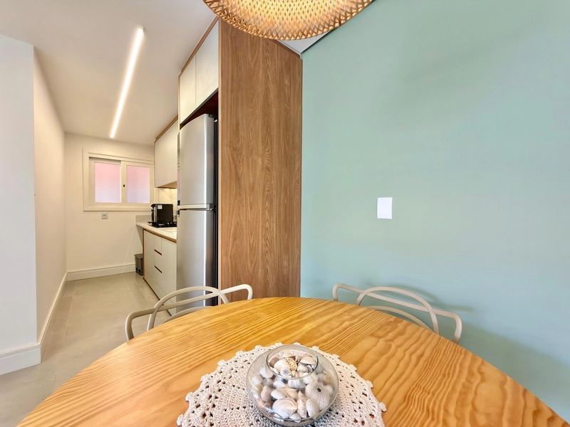 APARTAMENTO ESPAÇOSO, TOTALMENTE REFORMADO, PRONTO PARA USUFRUIR.: 2ª foto da galeria de imagens do imóvel