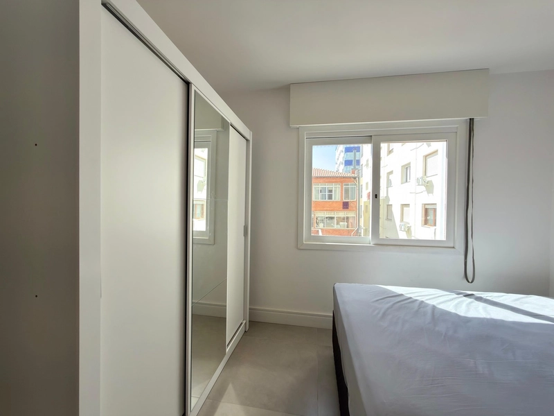 APARTAMENTO ESPAÇOSO, TOTALMENTE REFORMADO, PRONTO PARA USUFRUIR.: 1ª foto da galeria de imagens do imóvel