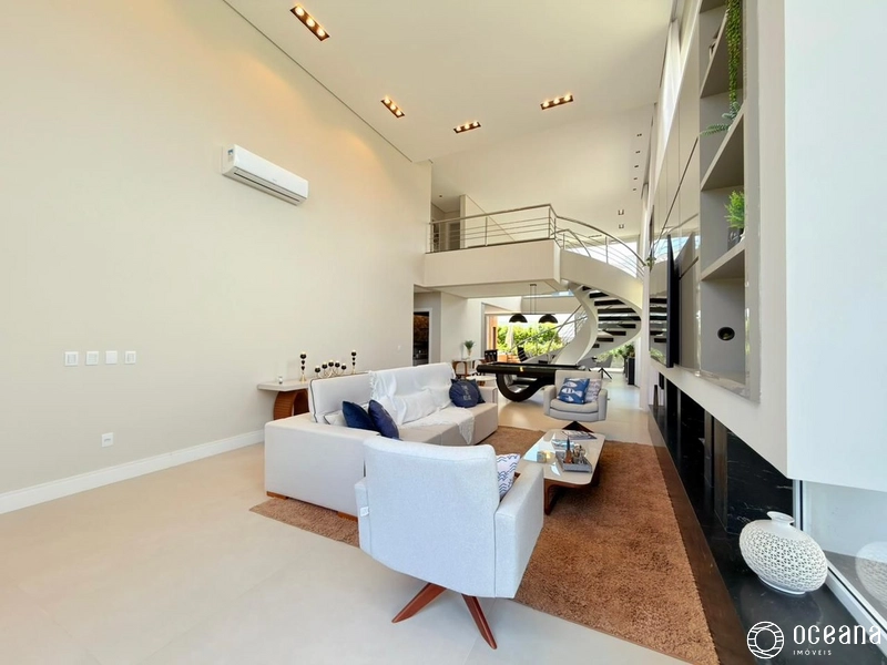 CASA COMPOSTA POR 04 SUÍTES EM CONDOMÍNIO FECHADO COM INFRA COMPLETA!: 4ª foto da galeria de imagens do imóvel