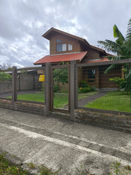 Casa 5 dormitórios no bairro araçá próximo ao centro de capão da canoa: 1ª foto da galeria de imagens do imóvel