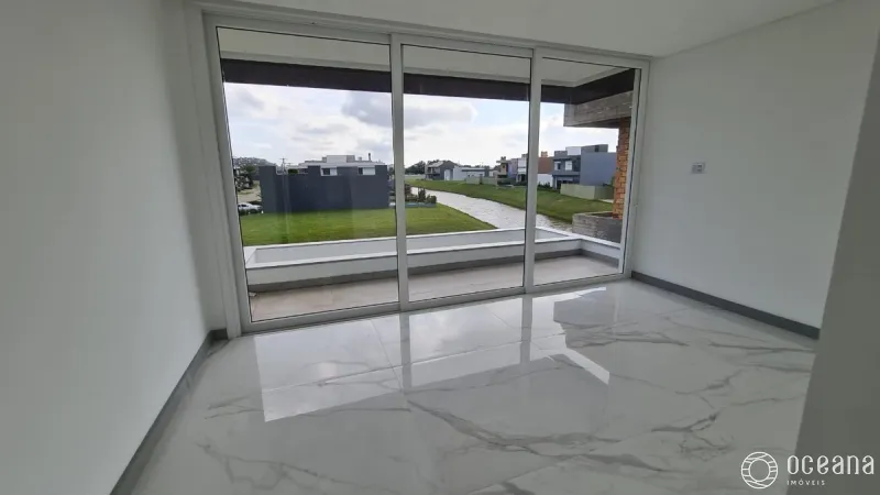 Sobrado contemporâneo com arquitetura diferenciada!: 2ª foto da galeria de imagens do imóvel