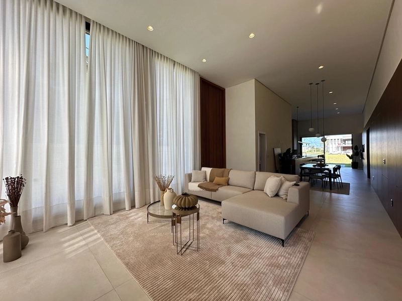 CASA DE 04 SUÍTES, DECORADA EM CONDOMÍNIO FECHADO COM INFRA COMPLETA!: 1ª foto da galeria de imagens do imóvel
