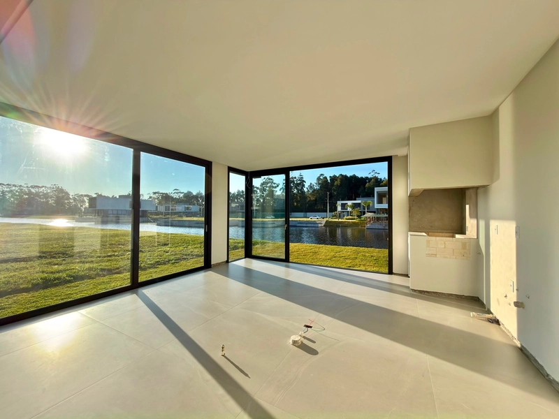 SEU REFÚGIO EM ATLÂNTIDA - EXCELENTE CASA BEIRA LAGO EM COND. FECHADO!: 26ª foto da galeria de imagens do imóvel