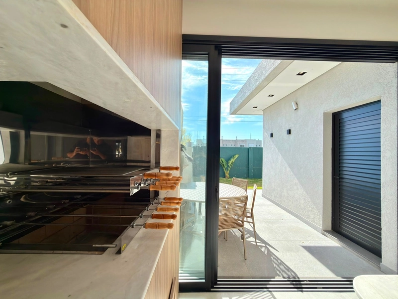 EXCELENTE CASA MOB E DECORADA COM 04 SUÍTES INDEPENDENTES!: 9ª foto da galeria de imagens do imóvel