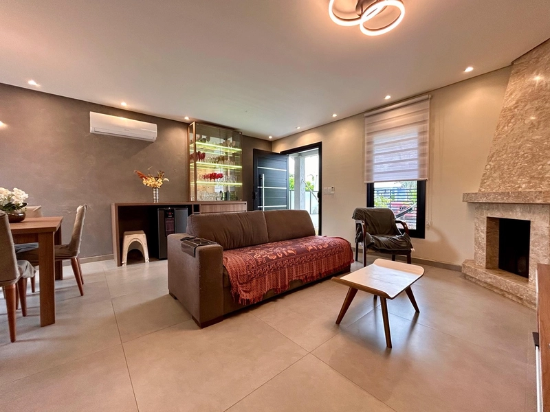 CASA COMPOSTA POR 02 DORMITÓRIOS, DUAS VAGAS + QUIOSQUE: 2ª foto da galeria de imagens do imóvel