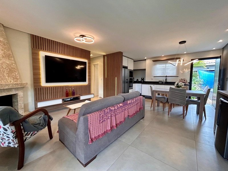 CASA COMPOSTA POR 02 DORMITÓRIOS, DUAS VAGAS + QUIOSQUE: 1ª foto da galeria de imagens do imóvel