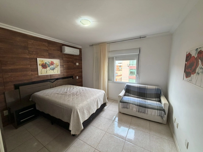 APARTAMENTO DE FRENTE A UMA QUADRA DO MAR: 7ª foto da galeria de imagens do imóvel