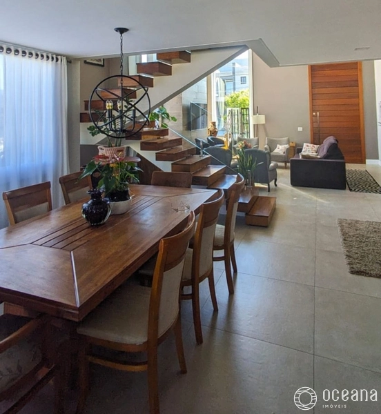 CASA COM PÉ DIREITO ALTO COM 06 ANOS DE CONSTRUÇÃO!: 19ª foto da galeria de imagens do imóvel