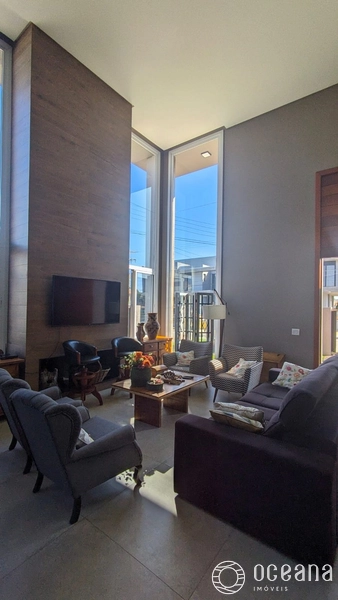 CASA COM PÉ DIREITO ALTO COM 06 ANOS DE CONSTRUÇÃO!: 17ª foto da galeria de imagens do imóvel