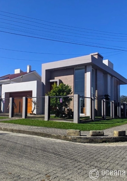 CASA COM PÉ DIREITO ALTO COM 06 ANOS DE CONSTRUÇÃO!: 23ª foto da galeria de imagens do imóvel
