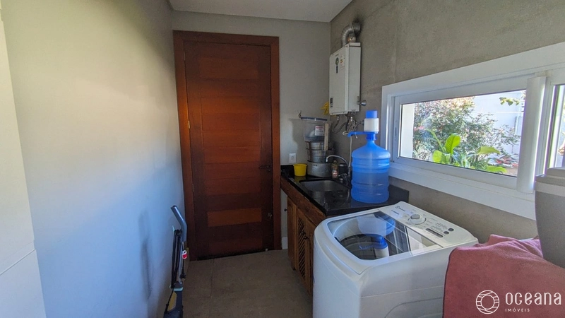 CASA COM PÉ DIREITO ALTO COM 06 ANOS DE CONSTRUÇÃO!: 10ª foto da galeria de imagens do imóvel