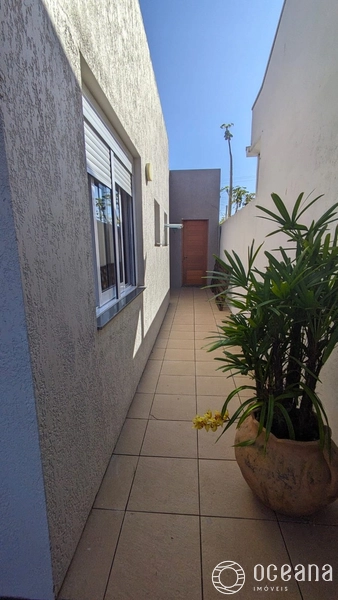CASA COM PÉ DIREITO ALTO COM 06 ANOS DE CONSTRUÇÃO!: 15ª foto da galeria de imagens do imóvel