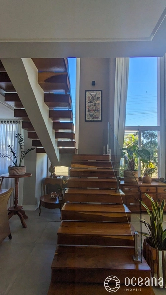 CASA COM PÉ DIREITO ALTO COM 06 ANOS DE CONSTRUÇÃO!: 7ª foto da galeria de imagens do imóvel