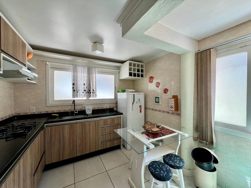 APARTAMENTO MOBILIADO DE 02 DORMITÓRIOS COM TERRAÇO NA BEIRA MAR!: 3ª foto da galeria de imagens do imóvel