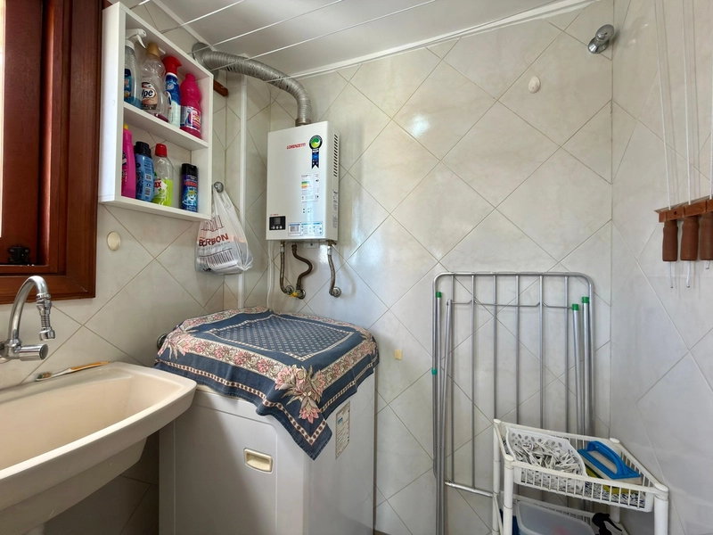 APARTAMENTO COM VISTA PARA O MAR E PRAÇA DO FAROL: 1ª foto da galeria de imagens do imóvel