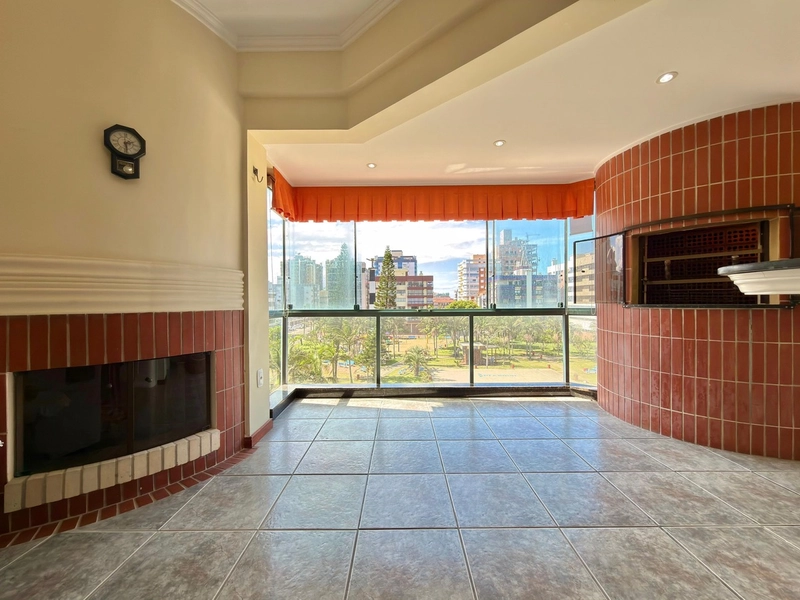 APARTAMENTO COM VISTA PARA O MAR E PRAÇA DO FAROL: 2ª foto da galeria de imagens do imóvel