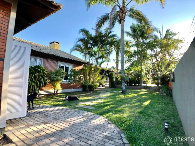 EXCLUSIVIDADE EM ATLÂNTIDA | Casa térrea com piscina, estilo rústico.: 3ª foto da galeria de imagens do imóvel