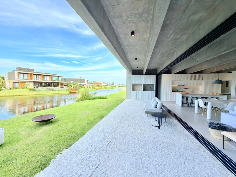 SOBRADO BEIRA LAGO EM CONDOMÍNIO FECHADO: 21ª foto da galeria de imagens do imóvel