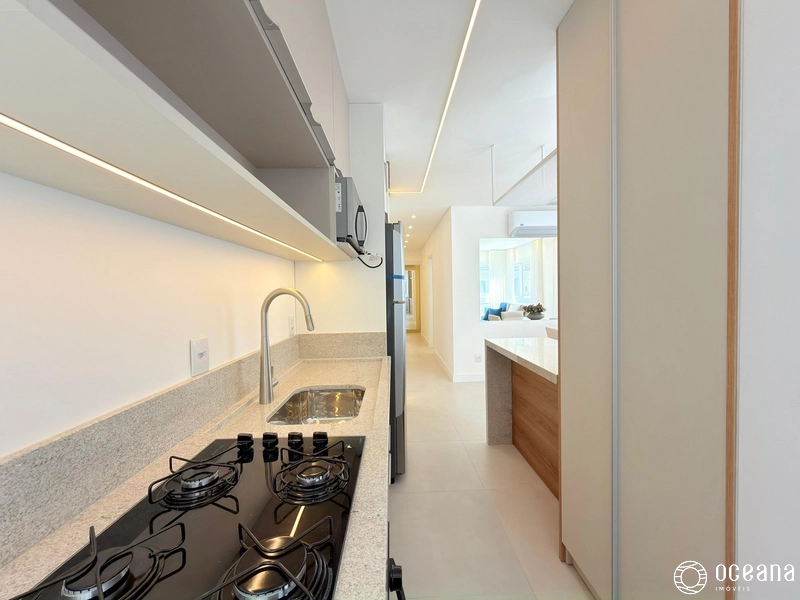 APARTAMENTO À VENDA, POUCOS PASSOS DO MAR!: 3ª foto da galeria de imagens do imóvel