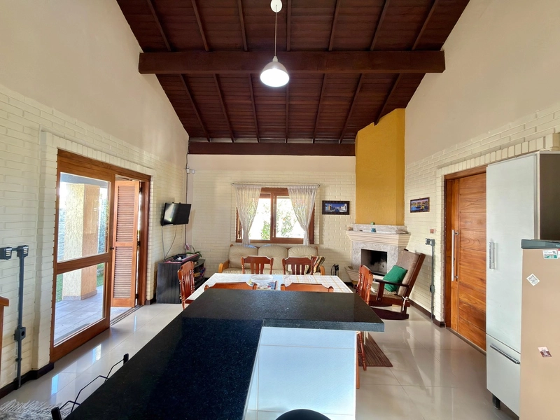 CASA COMPOSTA POR 02 DORM + ANEXO COM SUÍTE EM AMPLO TERRENO!: 6ª foto da galeria de imagens do imóvel