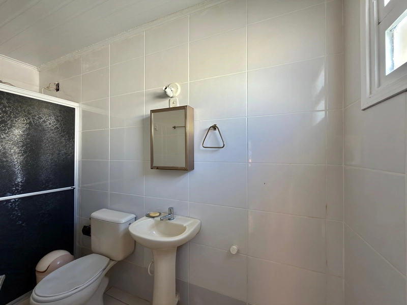CASA COMPOSTA POR 02 DORM + ANEXO COM SUÍTE EM AMPLO TERRENO!: 9ª foto da galeria de imagens do imóvel