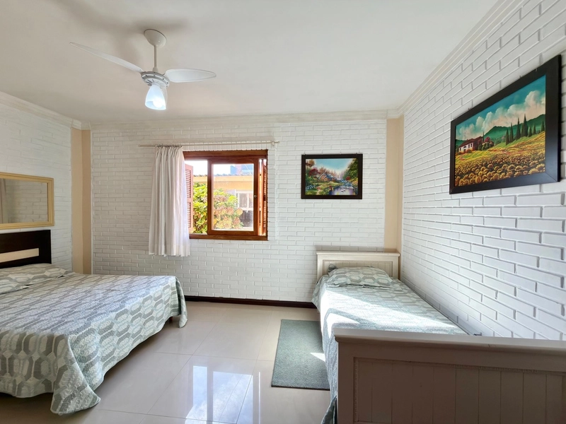 CASA COMPOSTA POR 02 DORM + ANEXO COM SUÍTE EM AMPLO TERRENO!: 7ª foto da galeria de imagens do imóvel