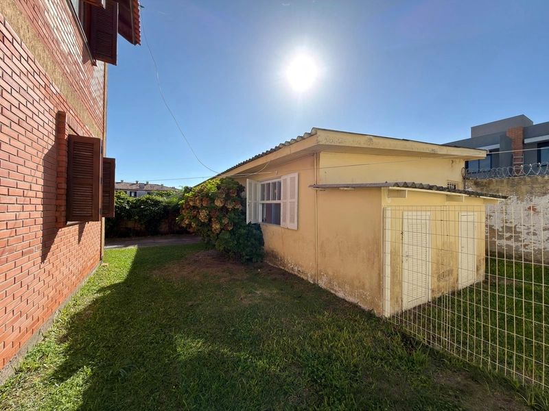 CASA COMPOSTA POR 02 DORM + ANEXO COM SUÍTE EM AMPLO TERRENO!: 4ª foto da galeria de imagens do imóvel