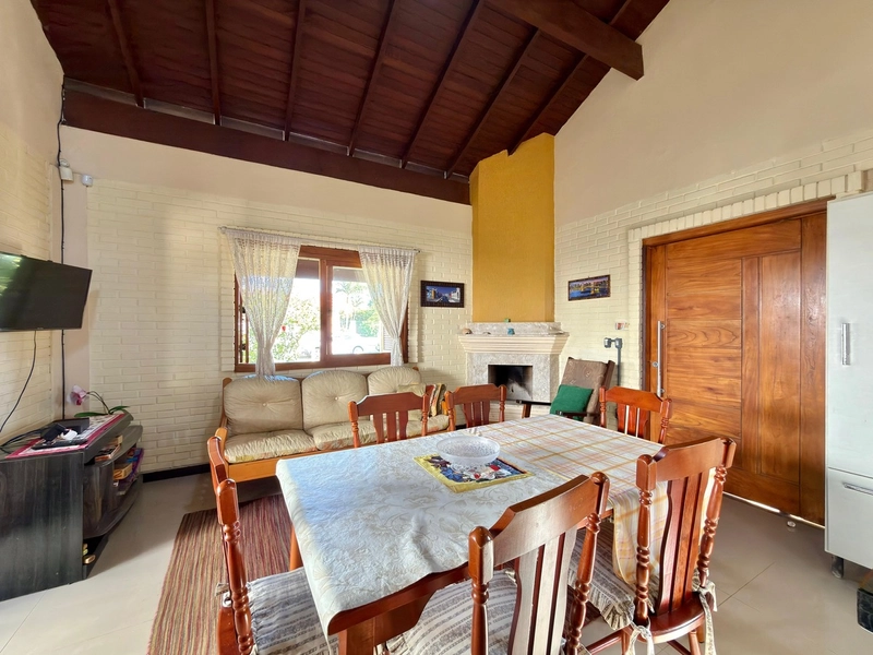 CASA COMPOSTA POR 02 DORM + ANEXO COM SUÍTE EM AMPLO TERRENO!: 2ª foto da galeria de imagens do imóvel