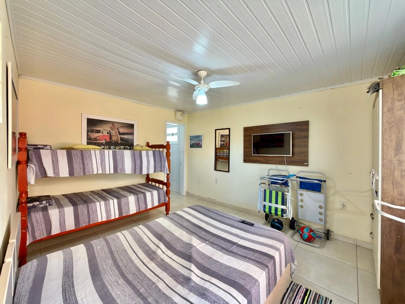 CASA COMPOSTA POR 02 DORM + ANEXO COM SUÍTE EM AMPLO TERRENO!: 12ª foto da galeria de imagens do imóvel