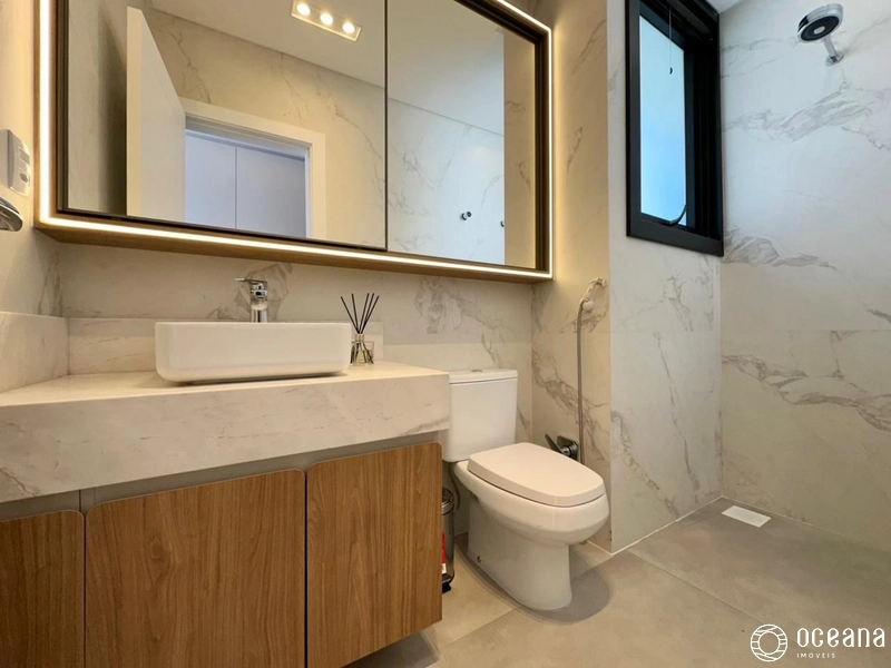 EXCELENTE CASA EM CONDOMÍNIO FECHADO COM 04 SUÍTES: 1ª foto da galeria de imagens do imóvel