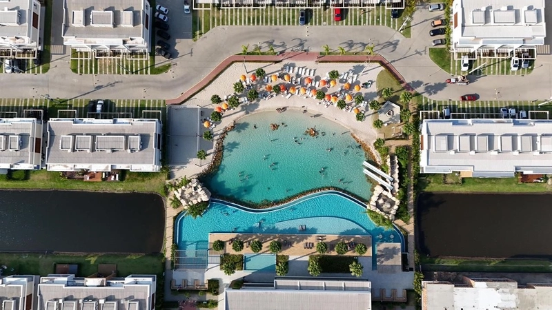 SOBRADO BEIRA LAGO EM CONDOMÍNIO FECHADO!: 4ª foto da galeria de imagens do imóvel