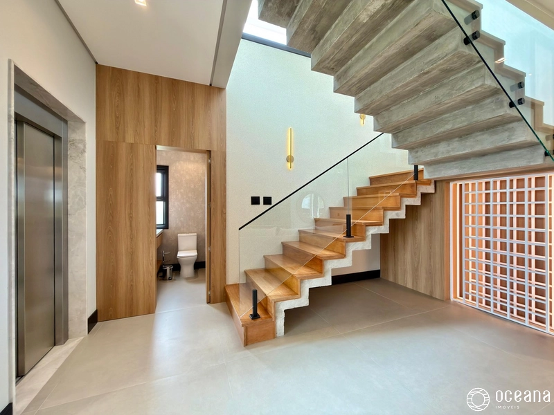 SOBRADO À BEIRA LAGO  ALTO PADRÃO - MOBILIADO & DECORADO: 2ª foto da galeria de imagens do imóvel