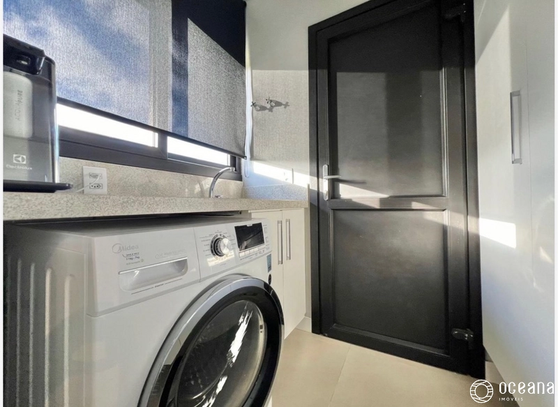 CASA EM COND. FECHADO COMPOSTA POR 05 DORMITÓRIOS, SENDO 04 SUÍTES!: 1ª foto da galeria de imagens do imóvel