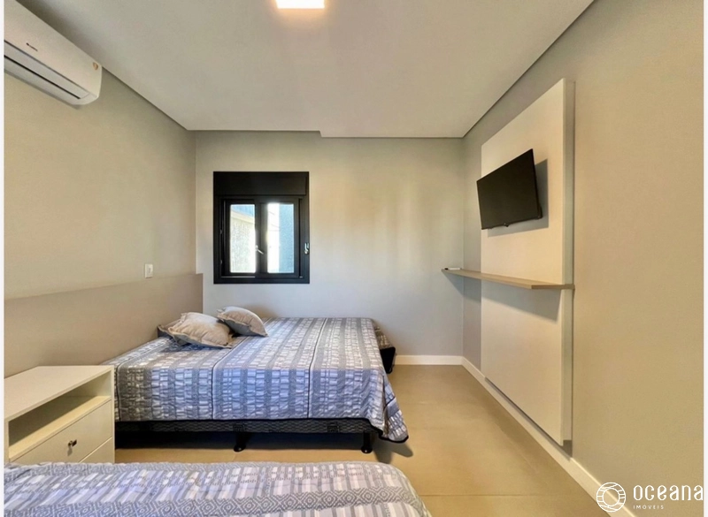 CASA EM COND. FECHADO COMPOSTA POR 05 DORMITÓRIOS, SENDO 04 SUÍTES!: 2ª foto da galeria de imagens do imóvel