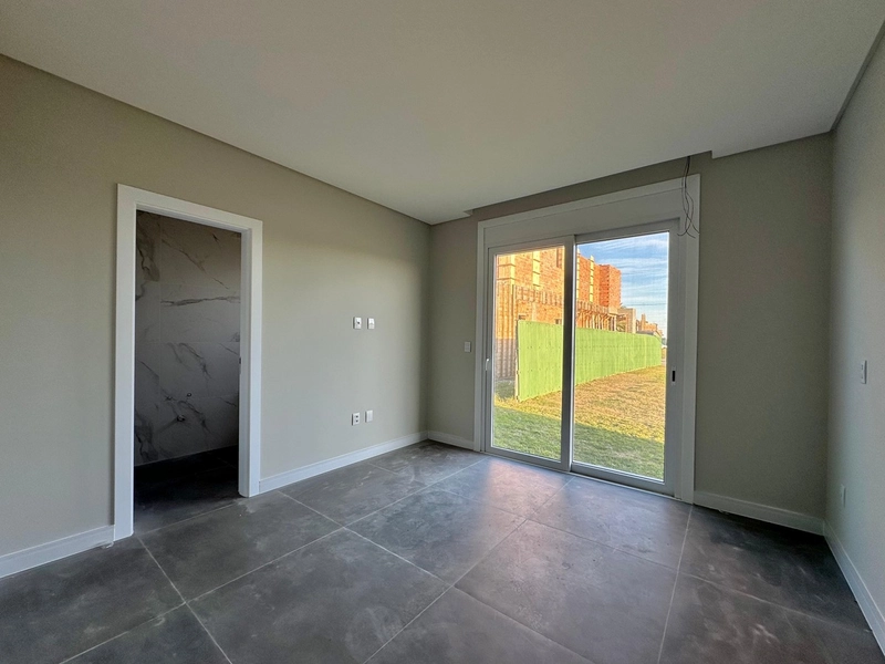 EXCELENTE CASA COM 04 SUÍTES EM CONDOMÍNIO FECHADO EM XANGRI-LÁ: 11ª foto da galeria de imagens do imóvel